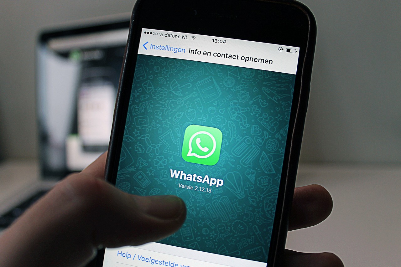 Guida passo passo per rimuovere Meta AI da WhatsApp per una maggiore privacy.